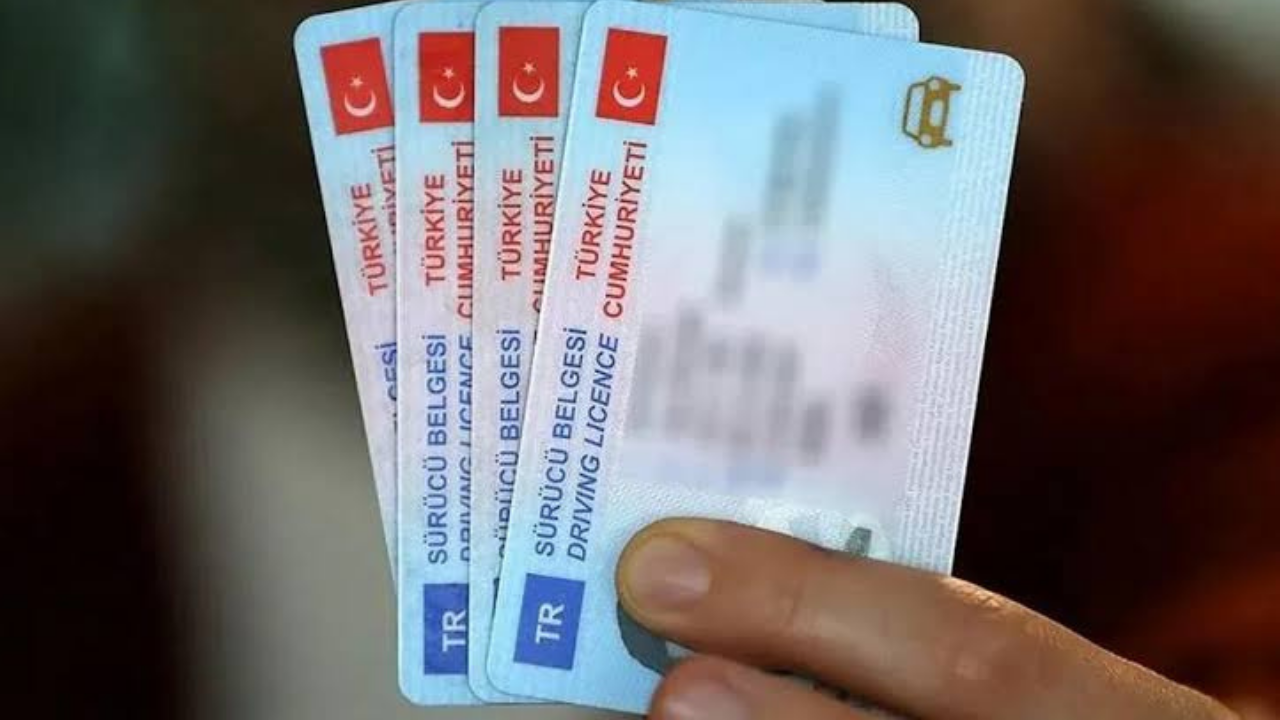 Ehliyet sınavında kopya düzeneği ele geçirildi!