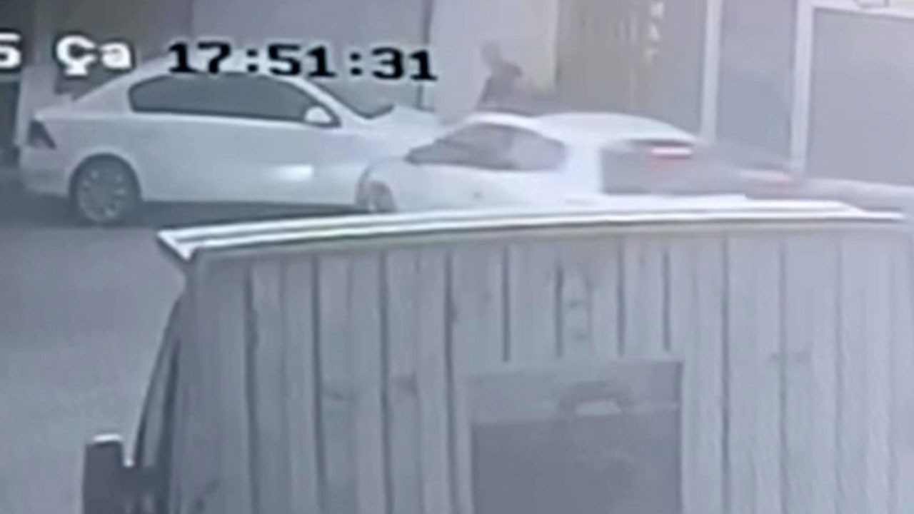 Ehliyetsiz sürücü dehşeti! Polisten kaçarken ortalığı savaş alanına çevirdi