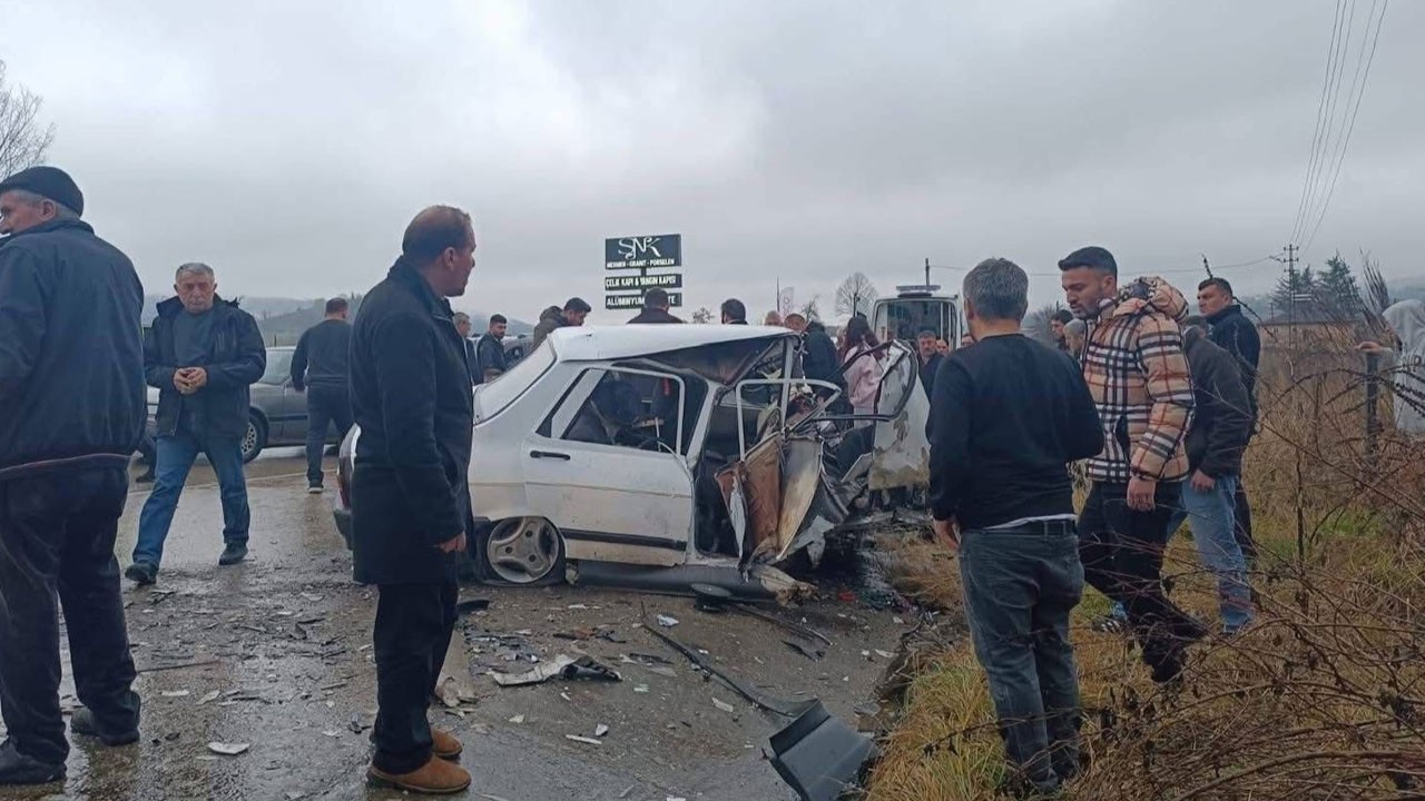 Ehliyetsiz sürücü kazaya karıştı: 2 yaralı