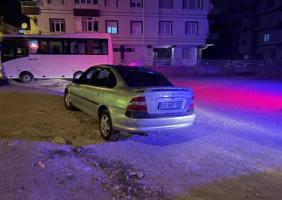 Ehliyetsiz sürücü polisten kaçamadı