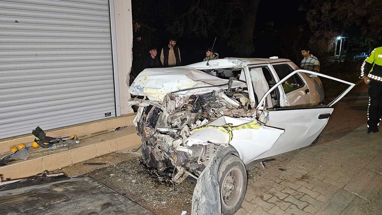 Ehliyetsiz sürücü ve arkadaşı feci kazada öldü