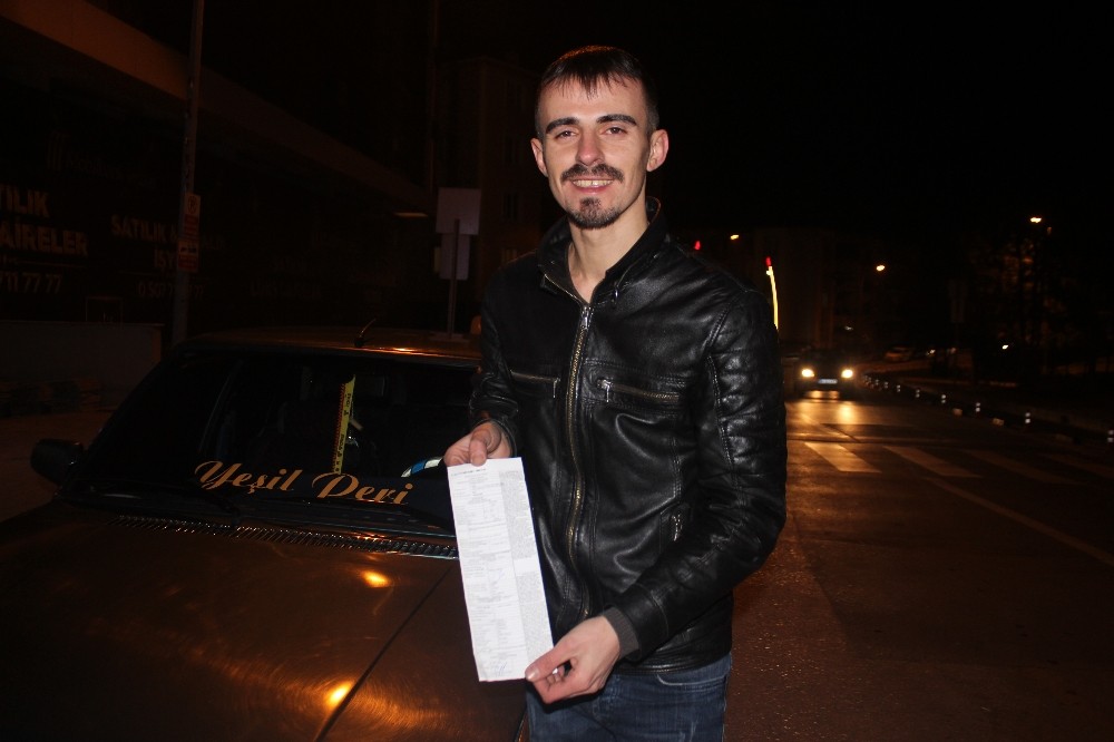 Ehliyetsiz ve alkollü araç kullanırken yakalandı, olayı gülerek anlattı 