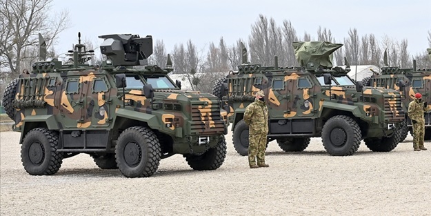 Ejder Yalçın’dan İngiltere’de gövde gösterisi