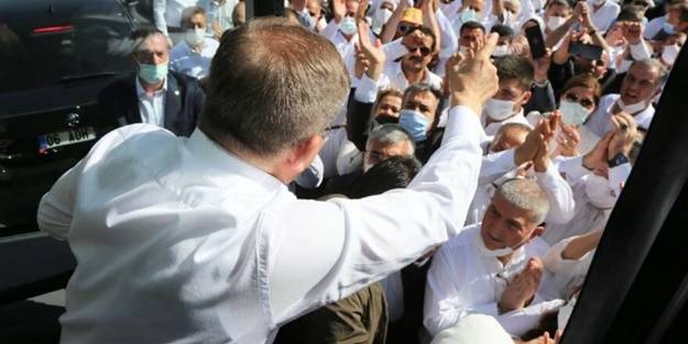 Ahmet Davutoğlu ve ekibinden TBMM kapısında Sedat Peker provokasyonu