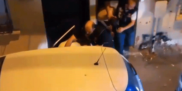 Ekipler baskın yaptı, mahalleli bakın ne yaptı