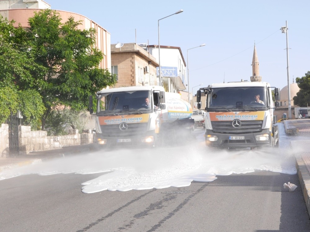 Ekipler halk sağlığı için çalışmalara ara vermiyor 