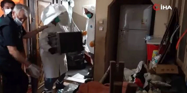 Ekipler ihbar üzerine girdikleri evde karşılaştıkları manzarayla şoke oldu!