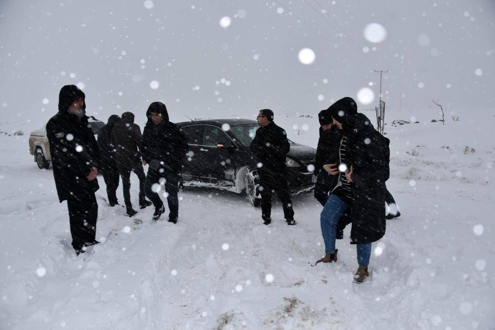 Ekipler seferber oldu! 2 bebek kurtarıldı