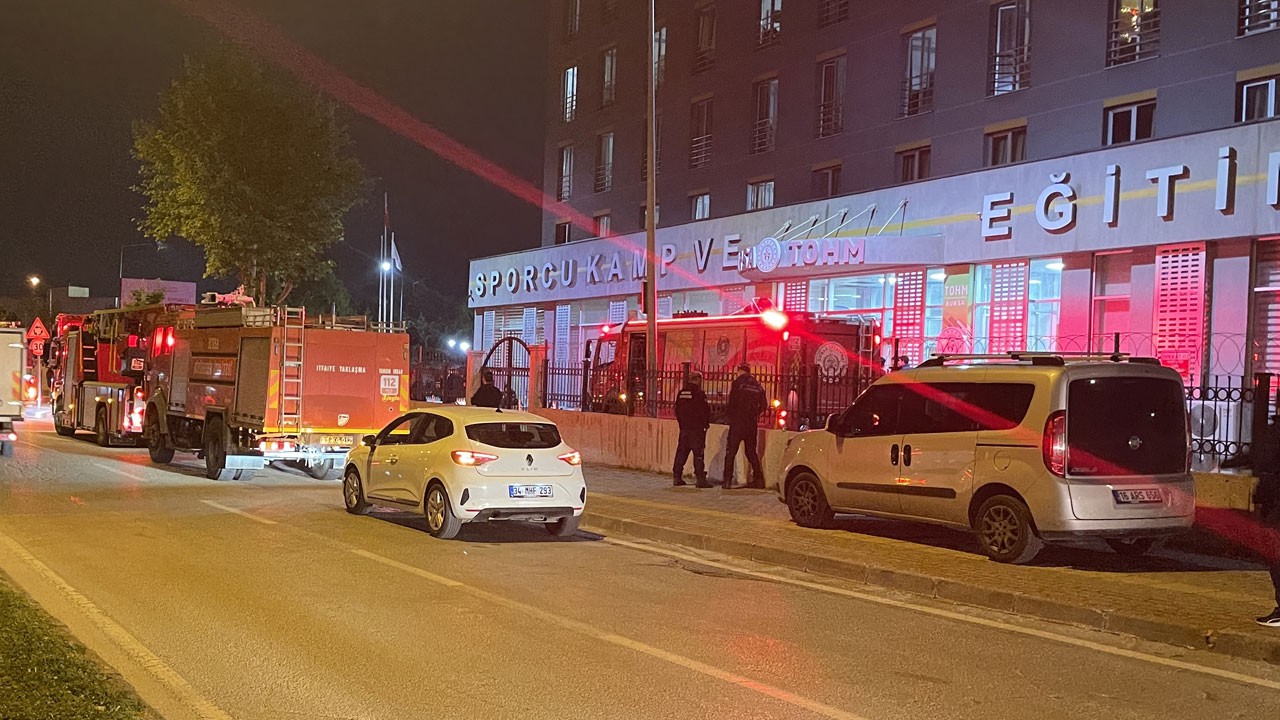 Ekipler seferber oldu! Milli sporcuların kaldığı merkezde yangın