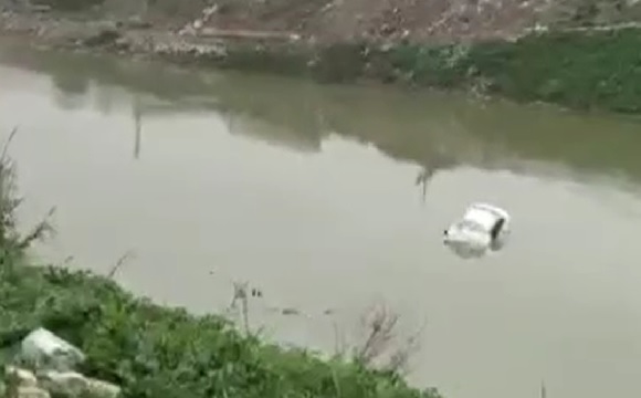 Ekipler seferber oldu! Otomobil Asi Nehri’ne düştü