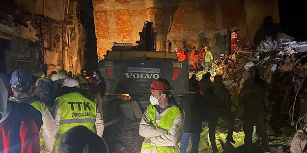 Ekipler ses duydu! Az önce duyurdular: Hatay'da yeni mucize umudu! Türkiye tek yürek oldu