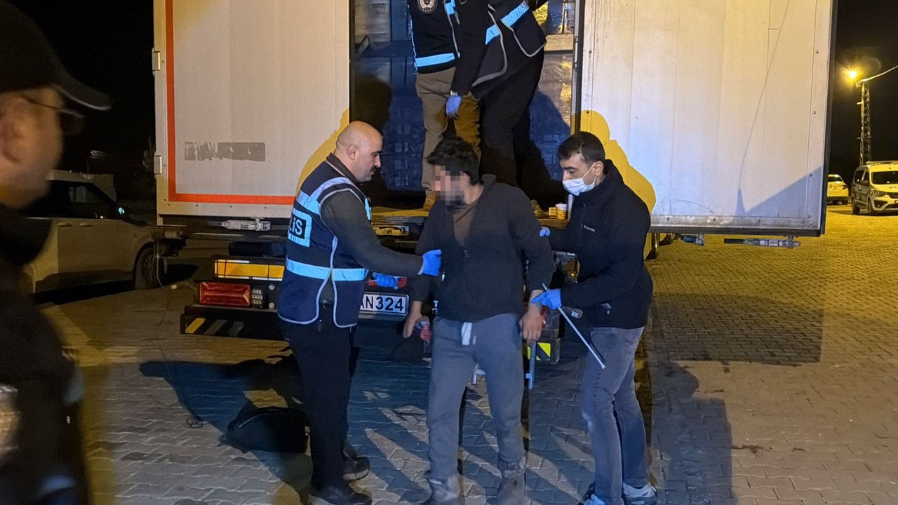 Ekiplerinden dikkatinden kaçmadı! Hurma ve fıstık yağı yüklü olması gereken tırdan bakın ne çıktı