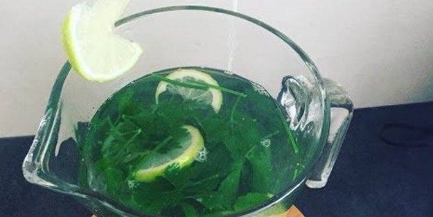 Eklemlere, kist ve tümörlere iyi geliyor! Maydanoz kürü: Çok farklı bir antibiyotik gibi karışım... Her şeyi atın