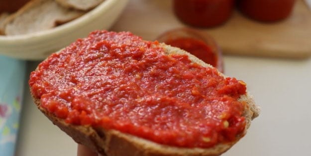 Ekmeğe sür sür ye: Kahvaltılık sos tarifi! Domates ve biber ile yapmanın kolay yolu: 30 kat daha faydalı!