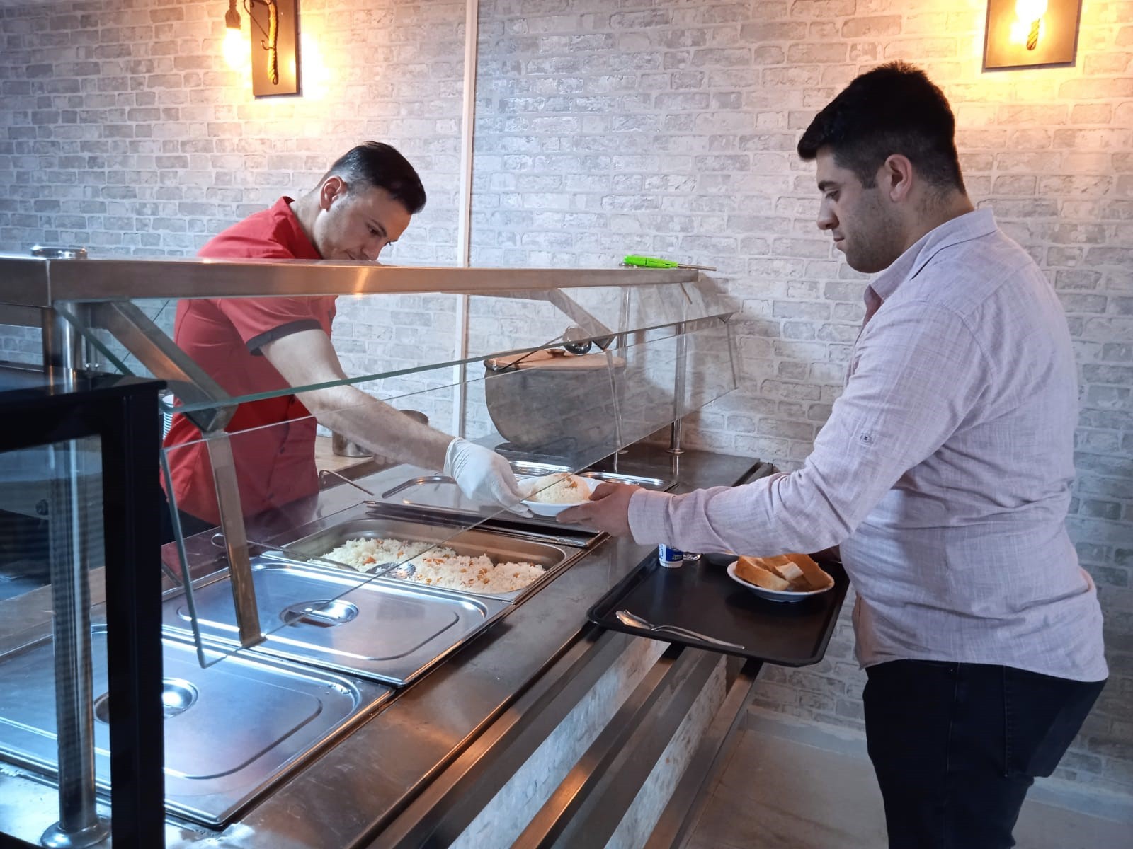 Ekmeğin 7.5 TL olduğu kentte ki bu lokantada yemekler 20 TL