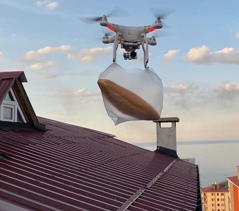 Ekmeğini bakkaldan drone aldırdı 