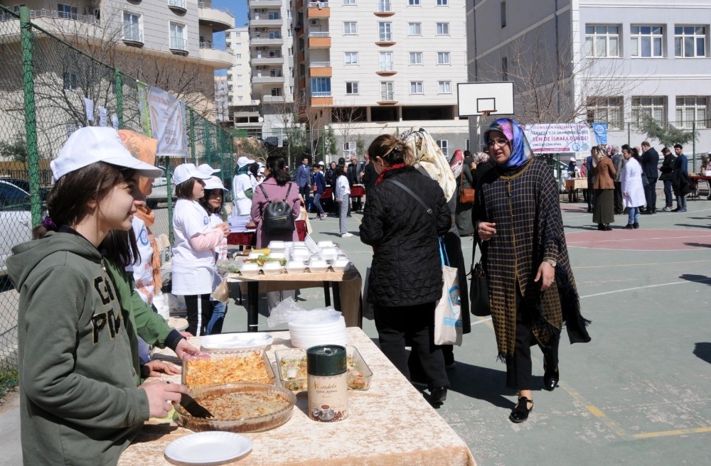 Ekmek israfına öğrencilerden anlamlı mesaj 
