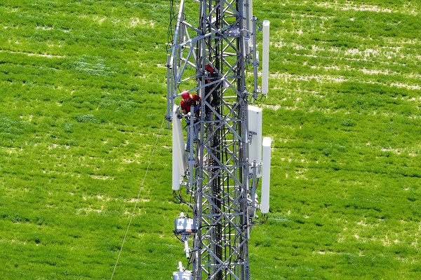 Ekmek parası için metrelerce yüksekte ter döküyorlar