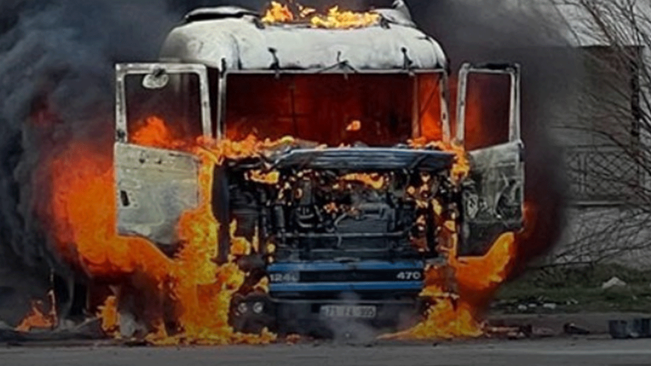 Ekmek teknesi gözlerinin önünde yandı! Sürücüden yürek sızlatan feryat!