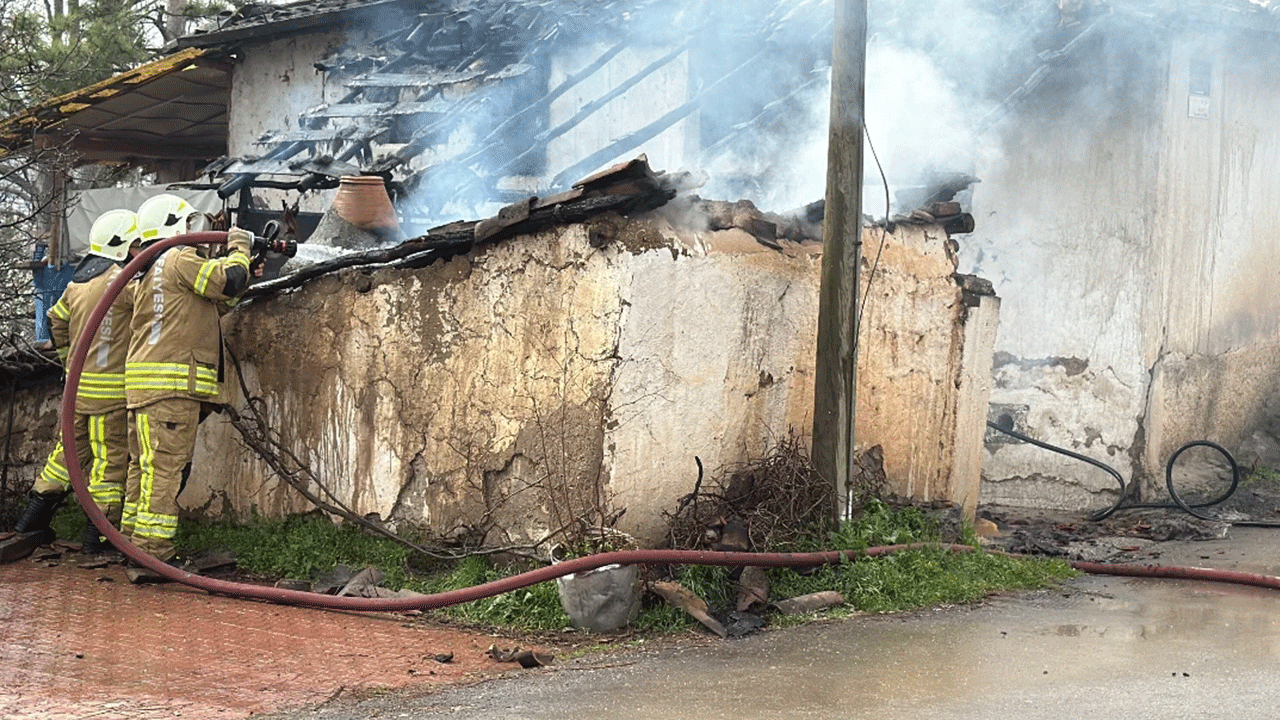 Ekmek yapmak isterken evi yaktı!