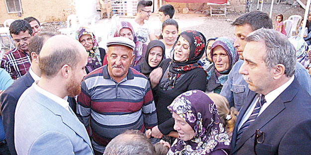 Ekmeksiz dururuz ezansız asla