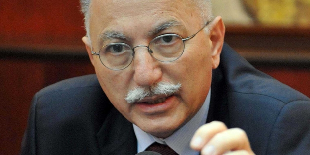 Ekmeleddin İhsanoğlu için çakma logo yaptılar