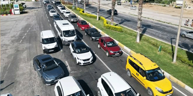 Ekonomik kriz büyüyor(!) Bayramda Kuşadası'na sadece 150 bin araç giriş yaptı