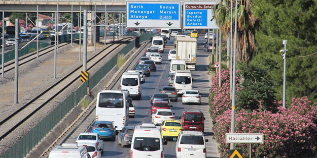 Ekonomik krizin vurduğu binlerce tatilci Antalya'dan dönüyor!