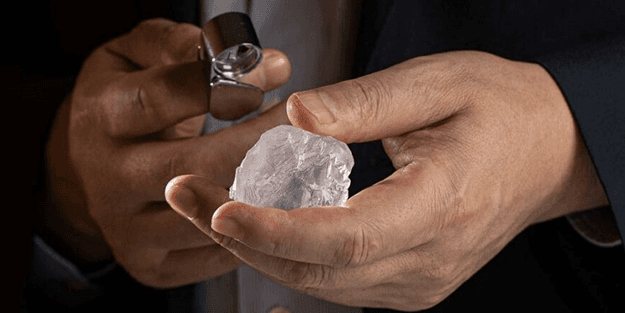 Ekran koruyuculara gerek kalmayabilir: Bilim insanları elmastan bile sert cam yaptılar