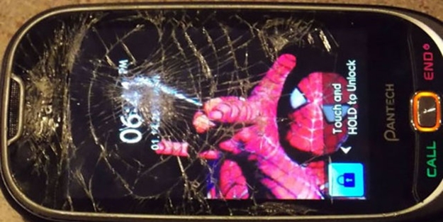 Ekranı çatlayan telefonlar için ilginç çözüm