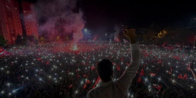Ekrem göreve başladı, destekçileri kudurdu! Kanser hastası yaşlı kadını tekmelediler