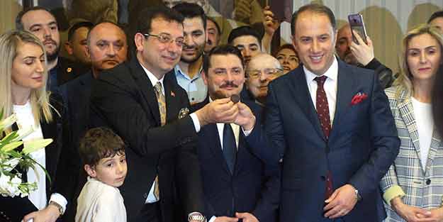 Ekrem İmamoğlu koltuğunu neden 13 gün sonra teslim etti?