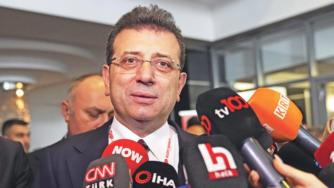 Ekrem insanların aklıyla alay ediyor!