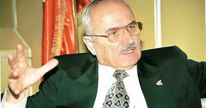 Ünlü siyasetçi vefat etti!