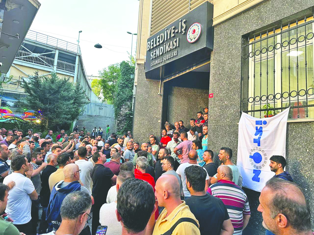 Ekrem sendika ağalarıyla el ele verdi! İşçisini bir gecede sattı