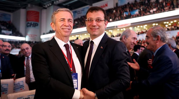 Ekrem ve Mansur beceriksizlikte yarışıyor