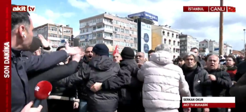 Ekrem yandaşlarından özgür medya rahatsızlığı! Canlı yayında Akit TV muhabirine saldırı