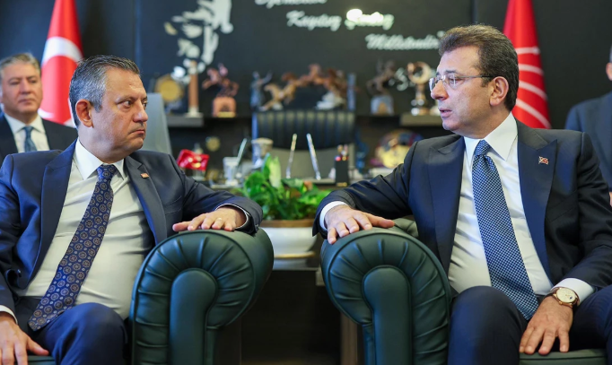 Ekremciler ve Özgürcüler kavgası yurt dışına sıçradı: Birbirlerine girdiler