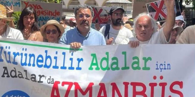 Ekrem'i destekleyen ünlü takımı pişman oldu! Ahmet Ümit'ten sert tepki