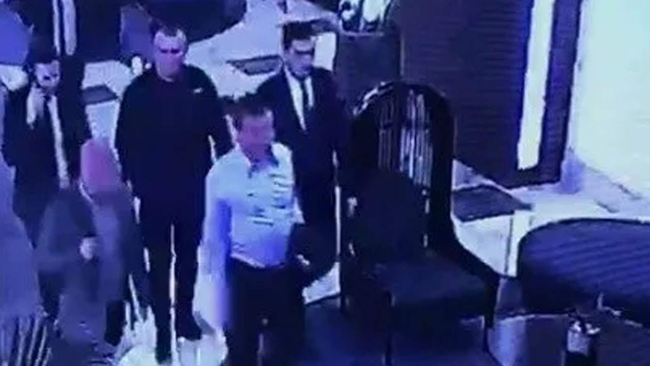 Ekrem’in ‘bantlı’ gizli toplantısında yeni görüntüler! Elini kolunu sallayarak girdi 2 valizle çıktı