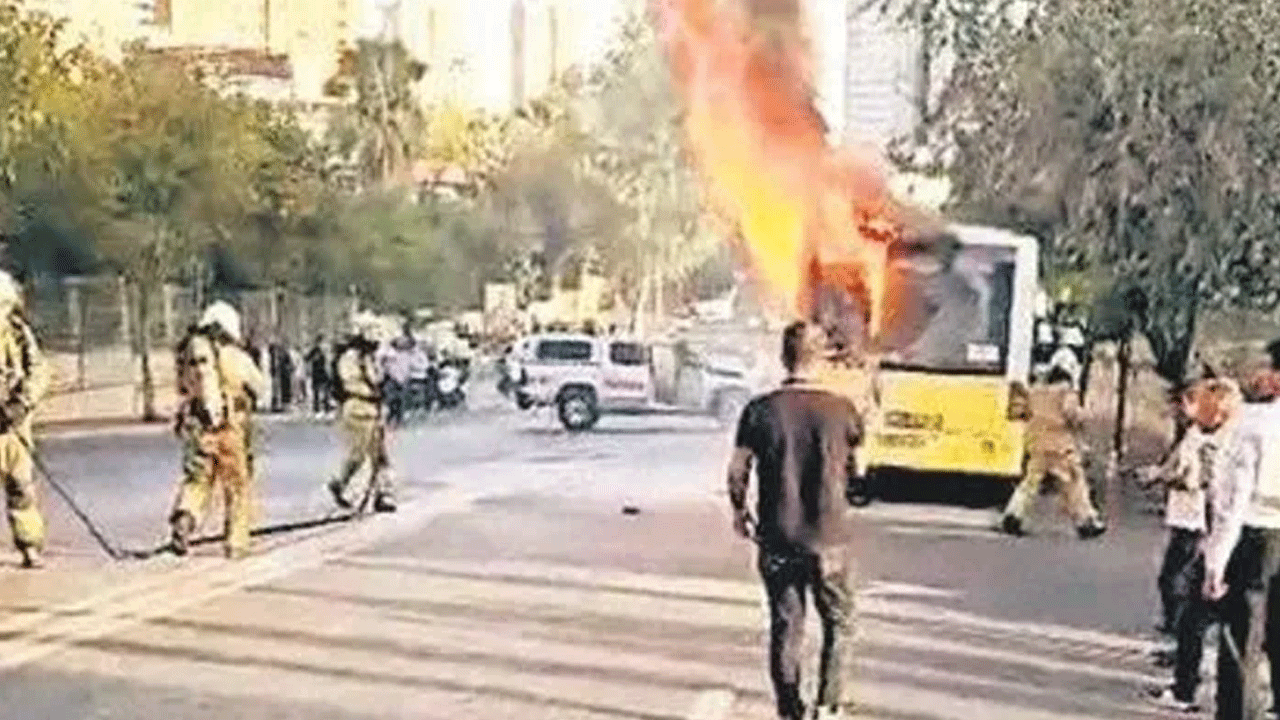 Ekrem'in bir otobüsü daha yandı
