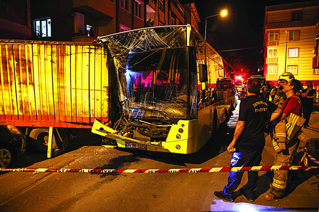 Ekrem’in hurdaları trafik canavarı