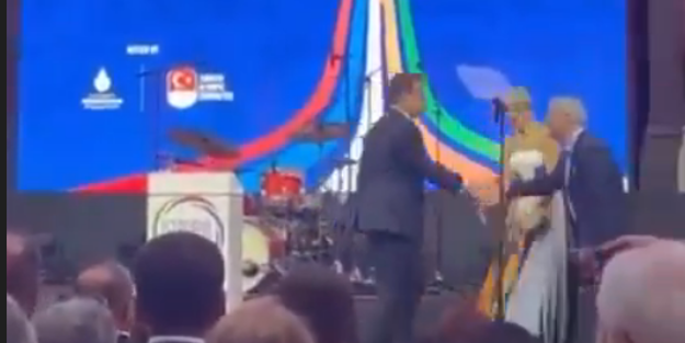 Ekrem’in iki yüzü! Paris ve İstanbul…