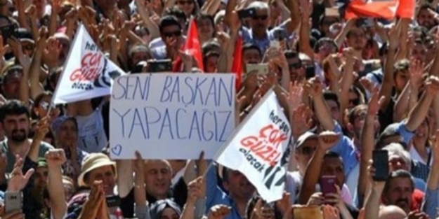 Ekrem'in Kağıthane mitinginde skandal pankart!