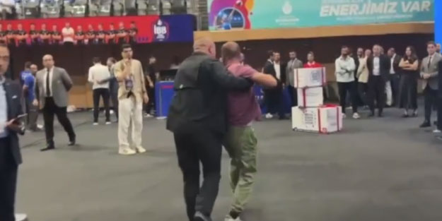 Ekrem'in korumaları bir engelliye dehşeti yaşattı! Sadece iş istiyordu