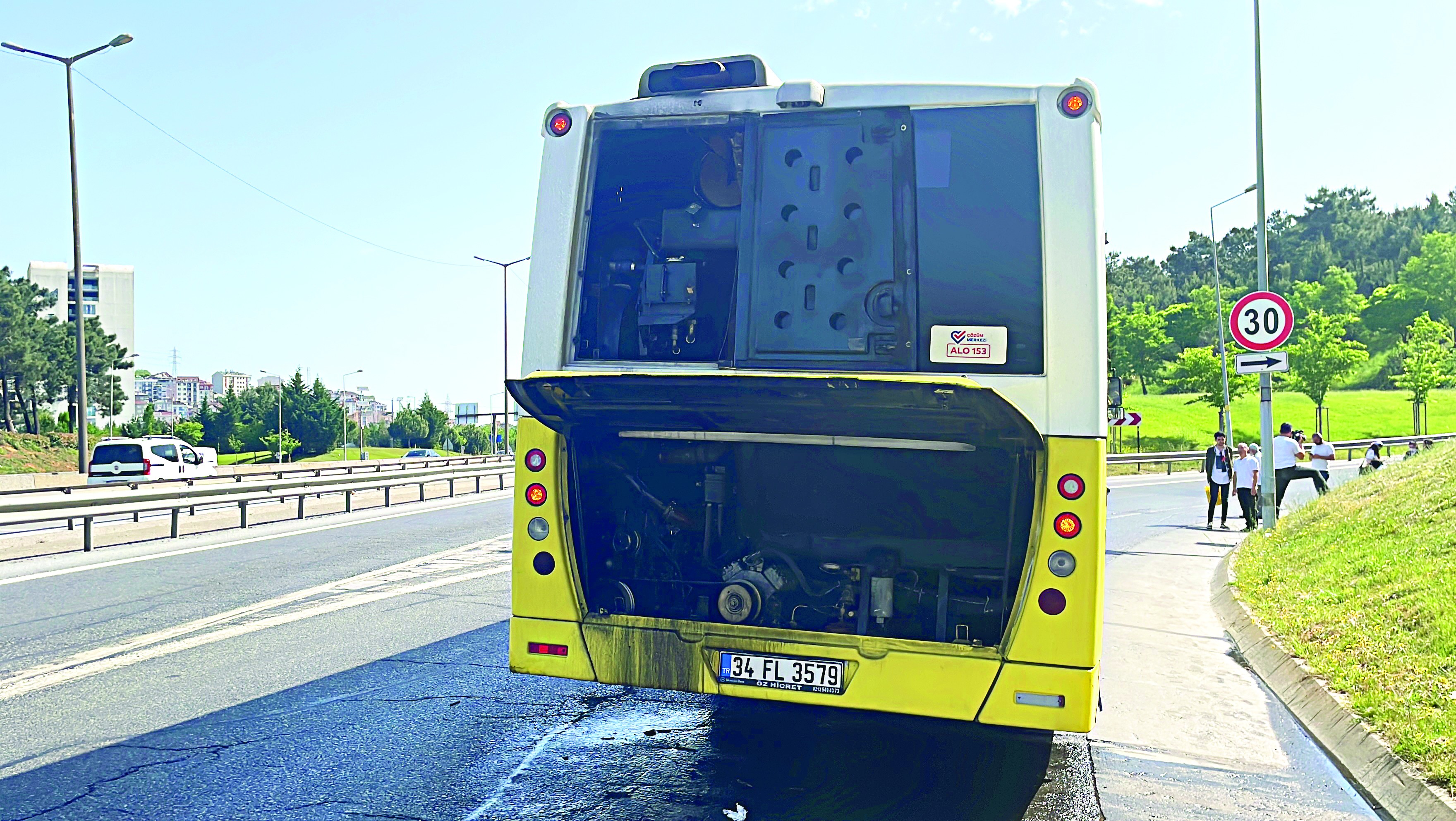 Ekrem’in otobüsleri yanmaya devam ediyor