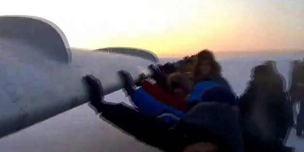 Eksi 52 derecede uçağı ittiler