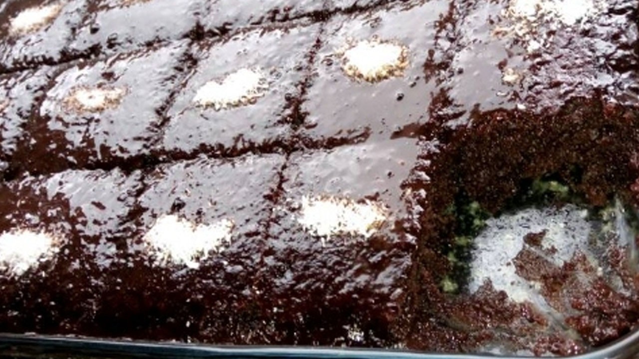 Ekstra çikolatalı ıslak kek (Bayılacaksınız): Hem ekonomik hem kolay!