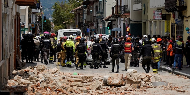 Ekvador'da 6,7 şiddetinde deprem! Can kaybı yükseldi