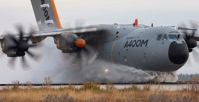 Ekvador'da askeri kargo uçağı düştü